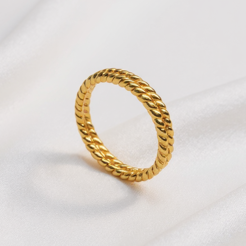Amelie Ring - Matte gold plated size 7