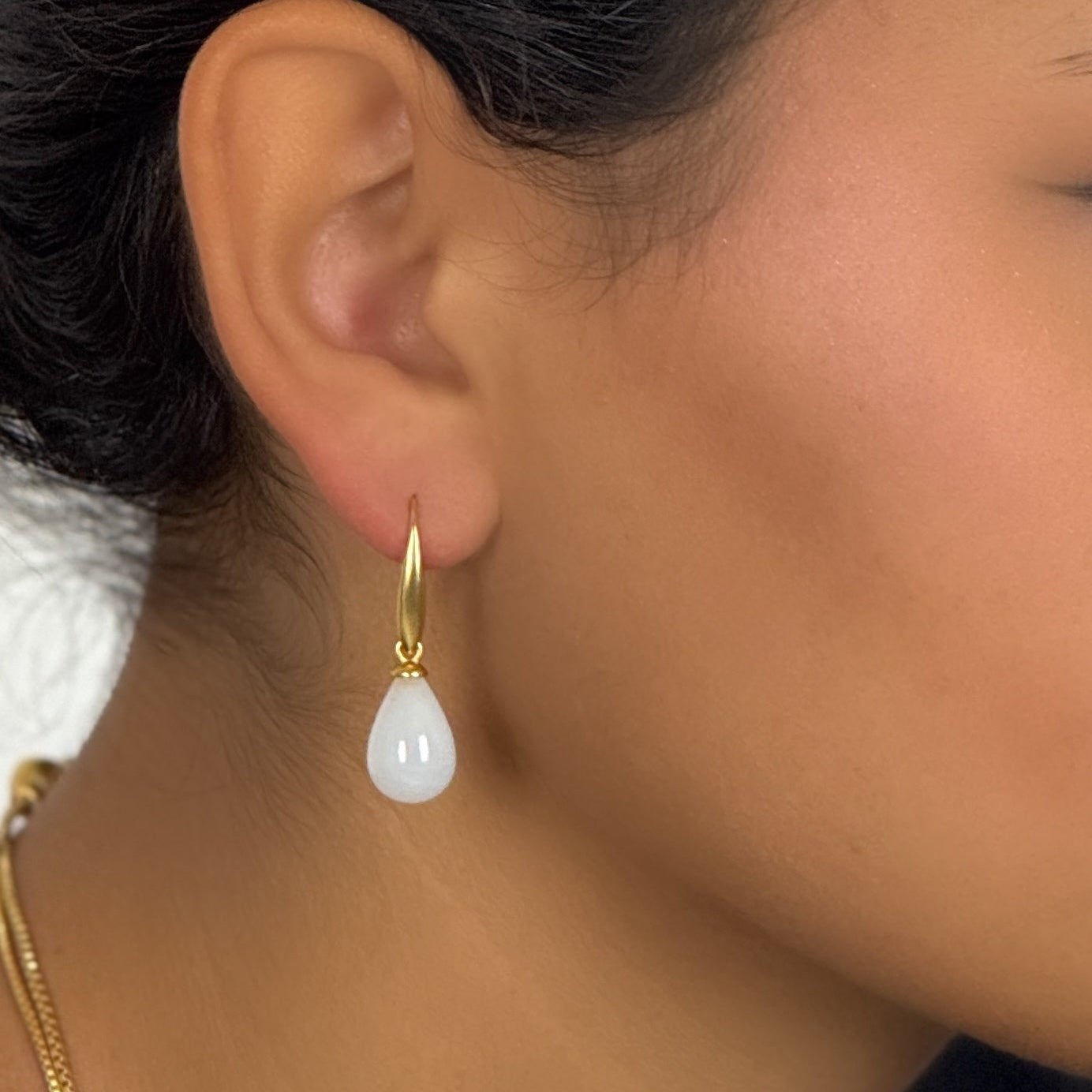 Drop Ohrringe - Weiße Jade matt vergoldet
