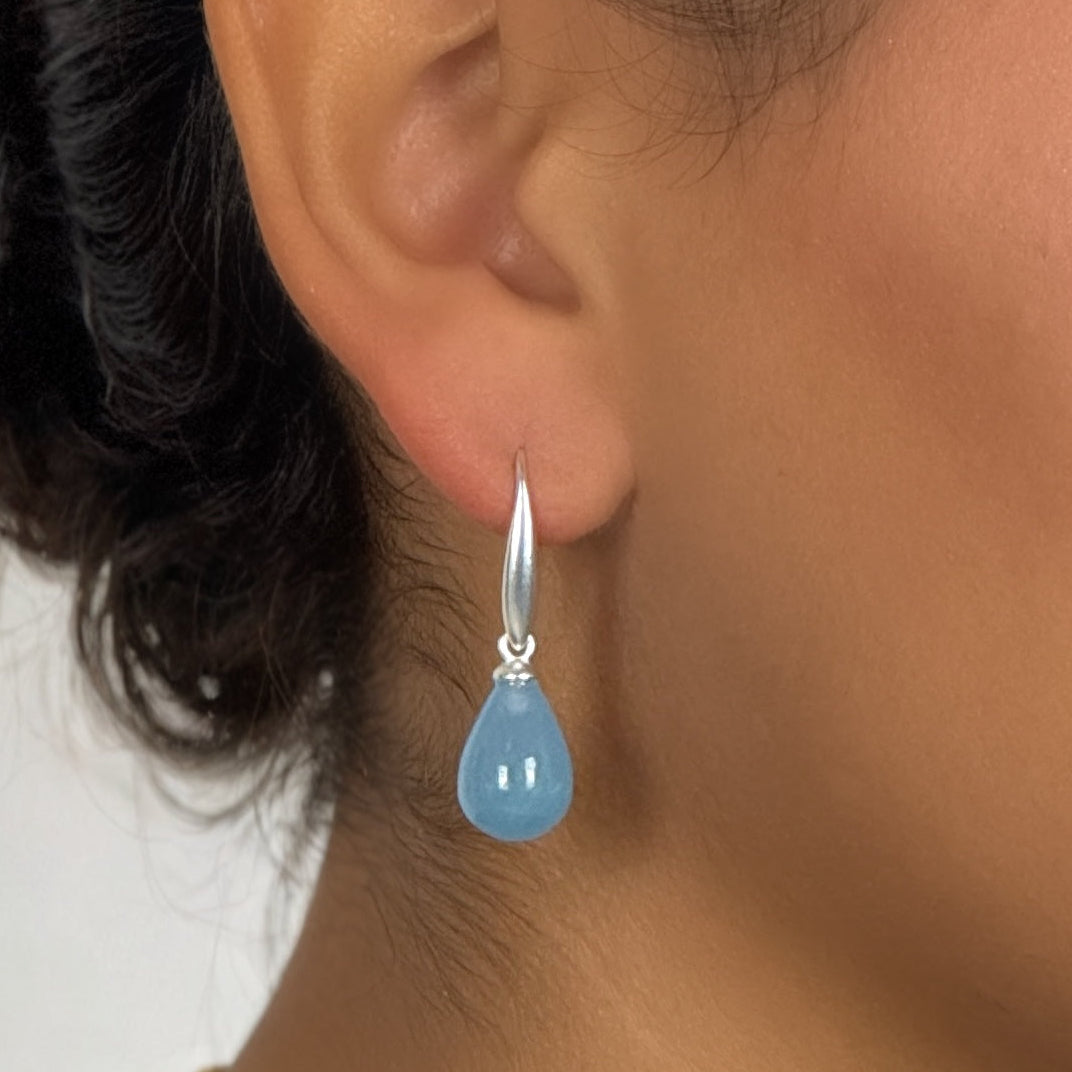 Drop Ohrringe - Aqua eingefärbte Jade matt versilbert