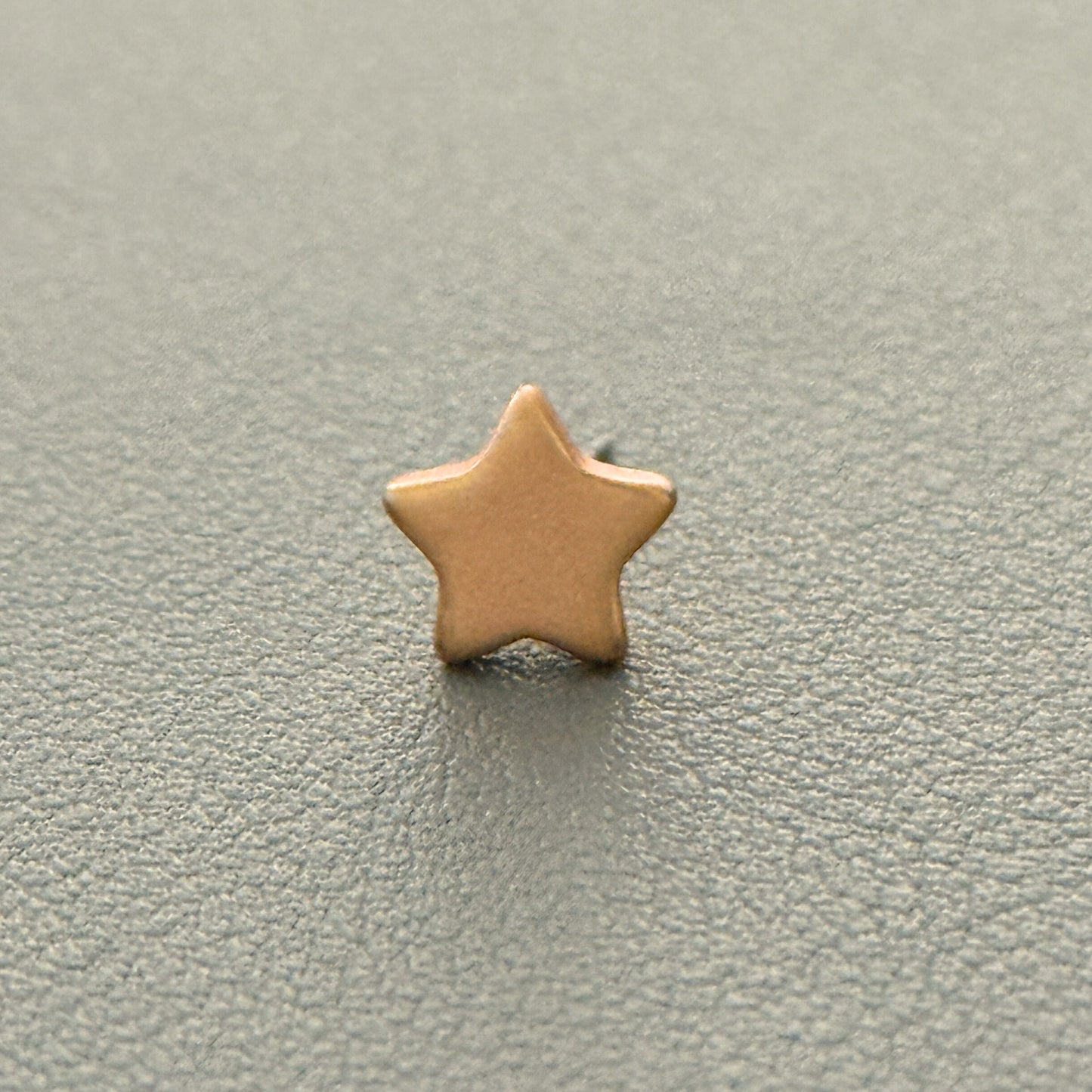 Essentials Star - Ohrstecker matt rosévergoldet