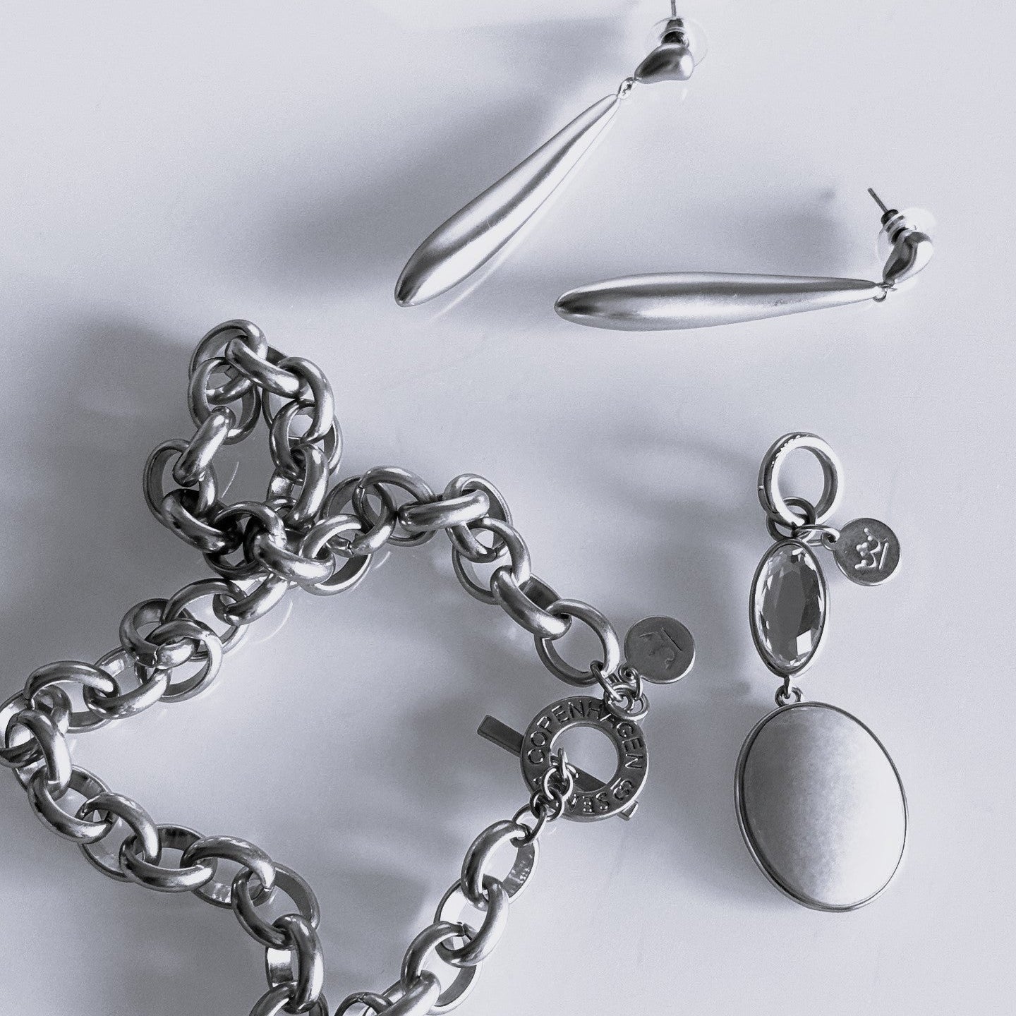 Lange Soft Line Mara Ohrringe matt versilbert