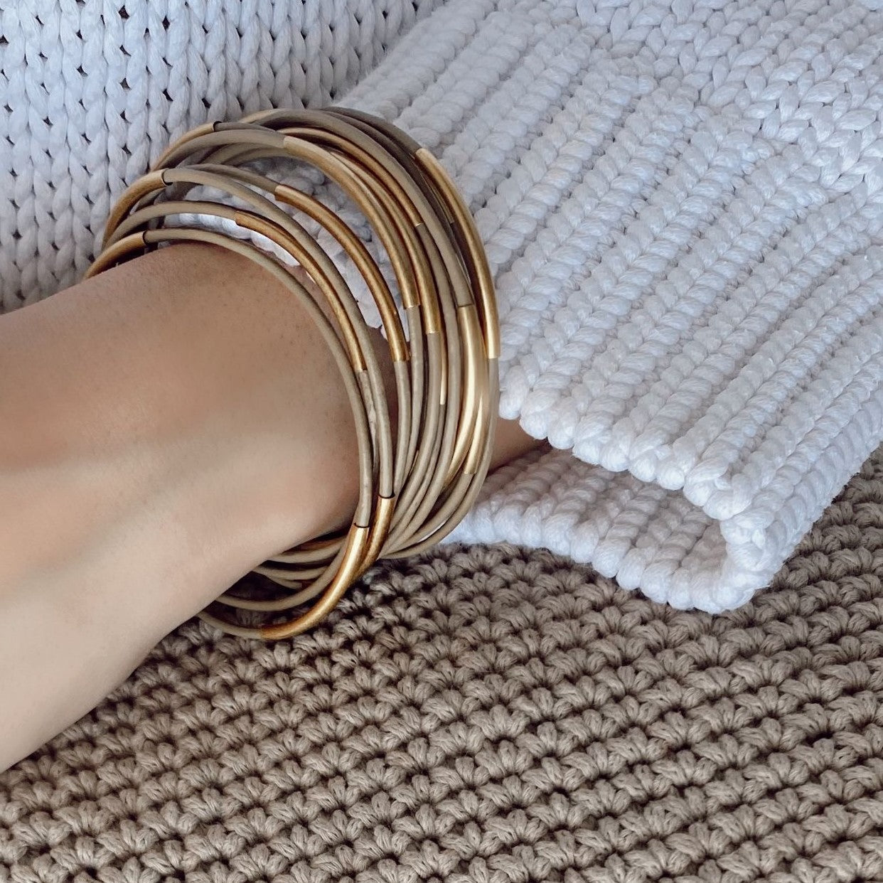 Urban Gypsy Armbänder Taupe Leder matt vergoldet