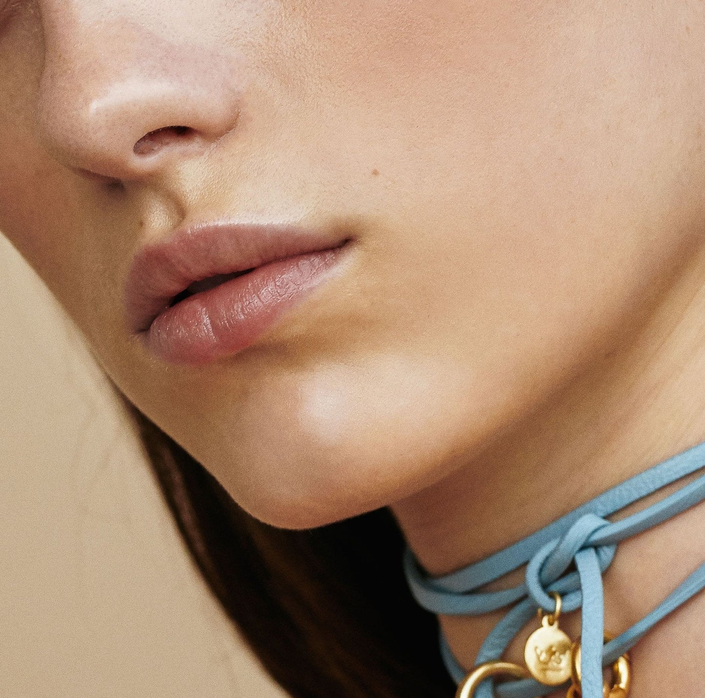 Leather strap necklace / bracelet delphinium blue matt silver plated