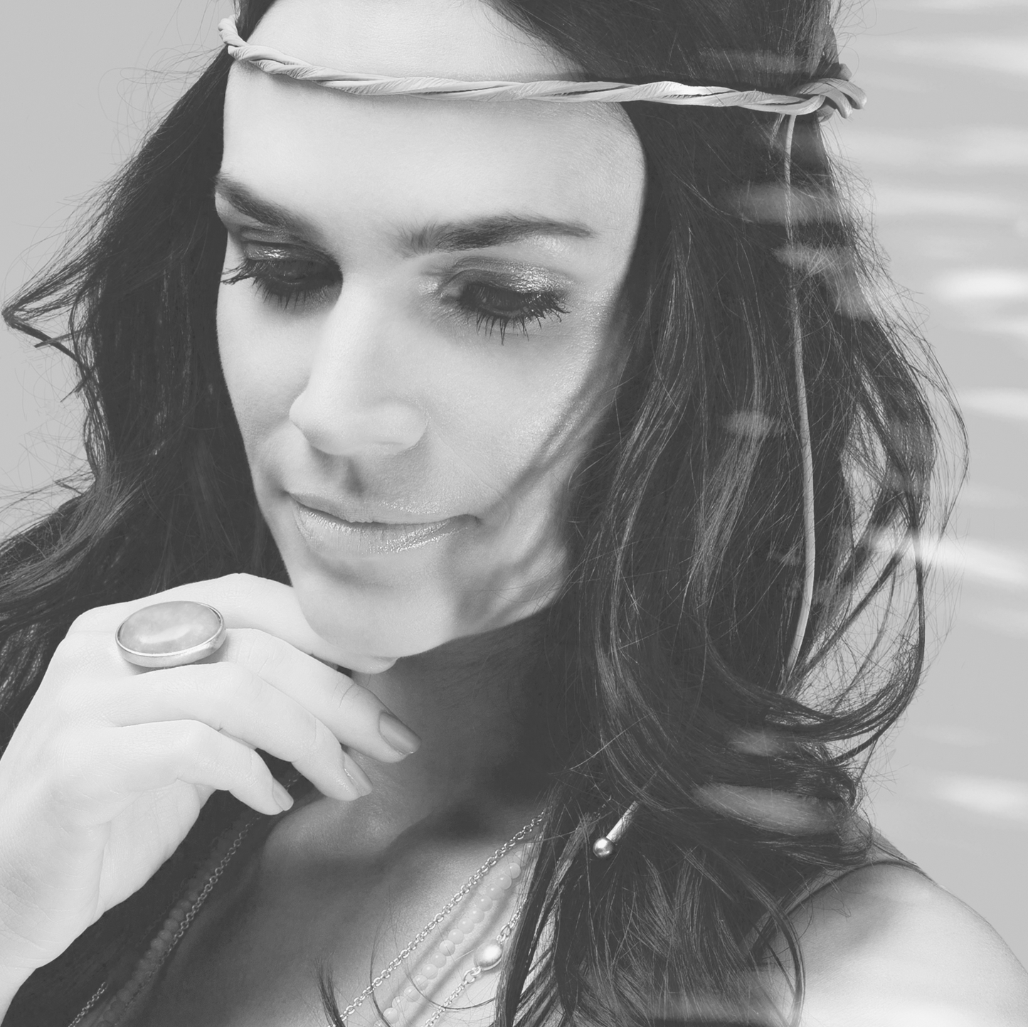 Essentials Strap Halskette / Armband - Schwarzes Leder matt versilbert