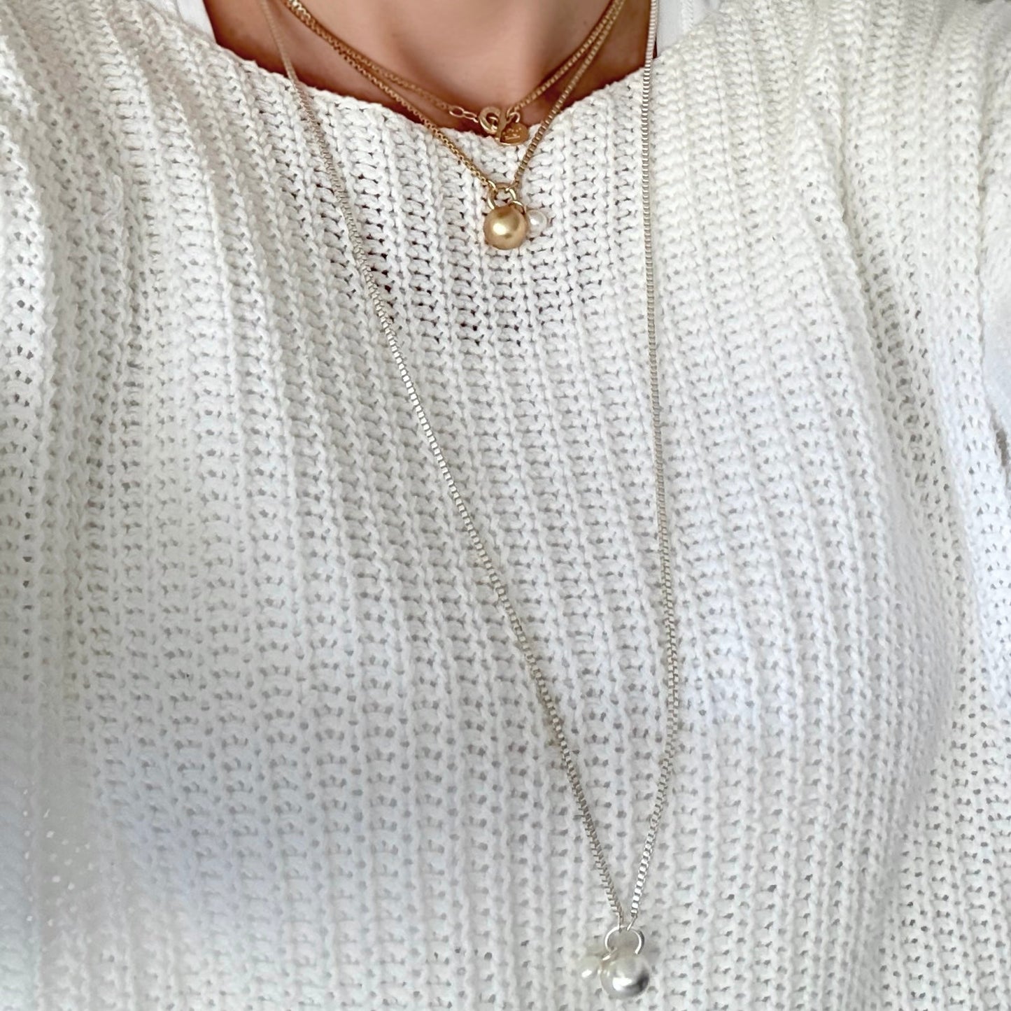 Essentials London Necklace - Ball & pearl matt gold plated - 80 CM