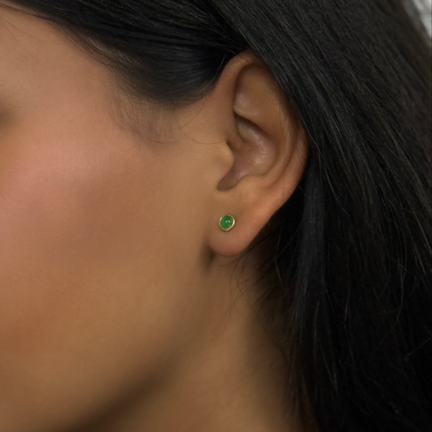 Lolo Ohrstecker - winziger grüner Quarz matt vergoldet