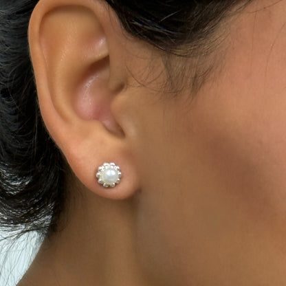 Essentials Rainbow - Ohrstecker Süßwasserperle matt silber 