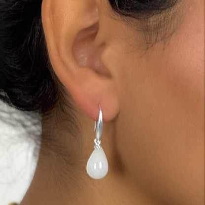 Drop Ohrringe - Weiße Jade matt versilbert