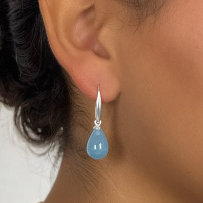 Drop Ohrringe - Aqua eingefärbte Jade matt versilbert