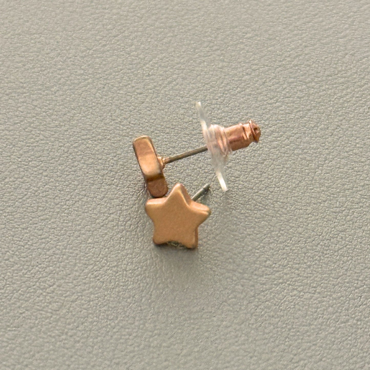 Essentials Star - Ohrstecker matt rosévergoldet