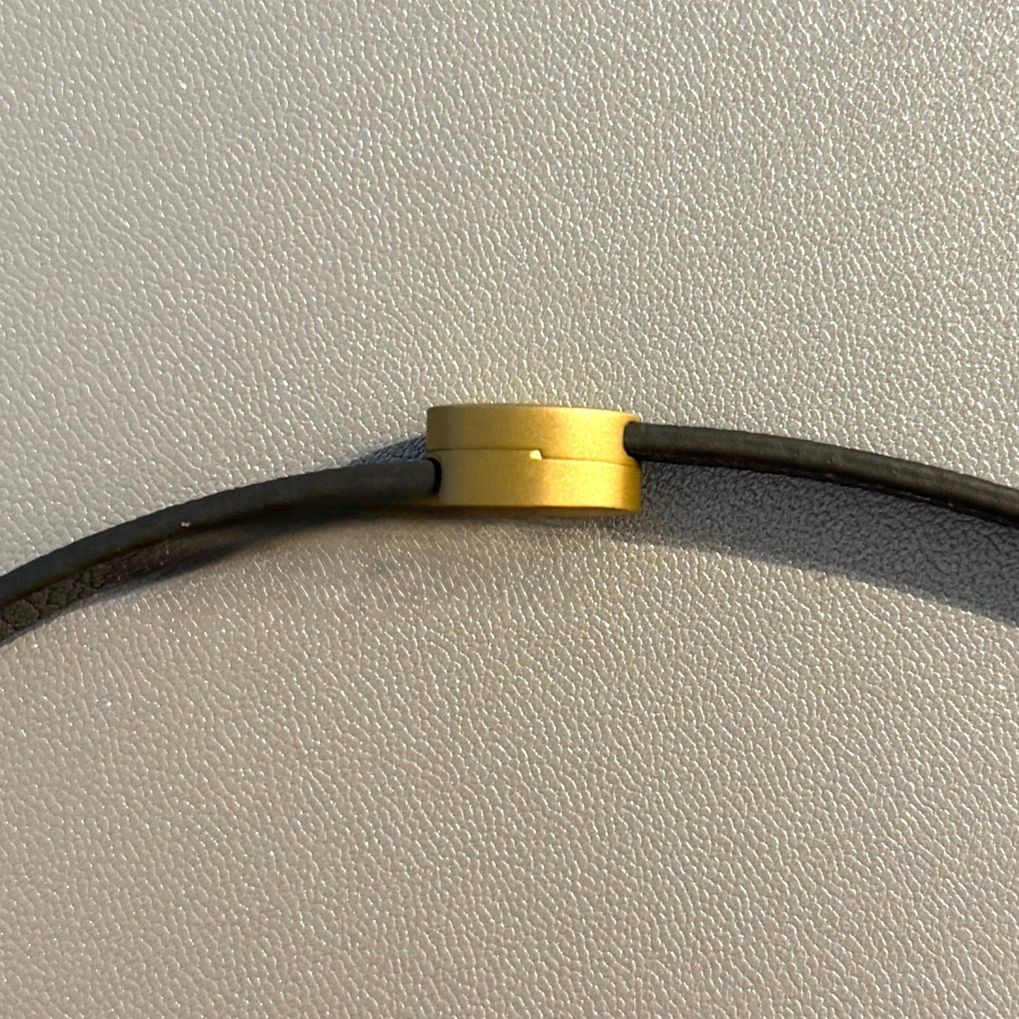 Crown Leder Wickelarmband / Halskette - Himmelblau matt vergoldet