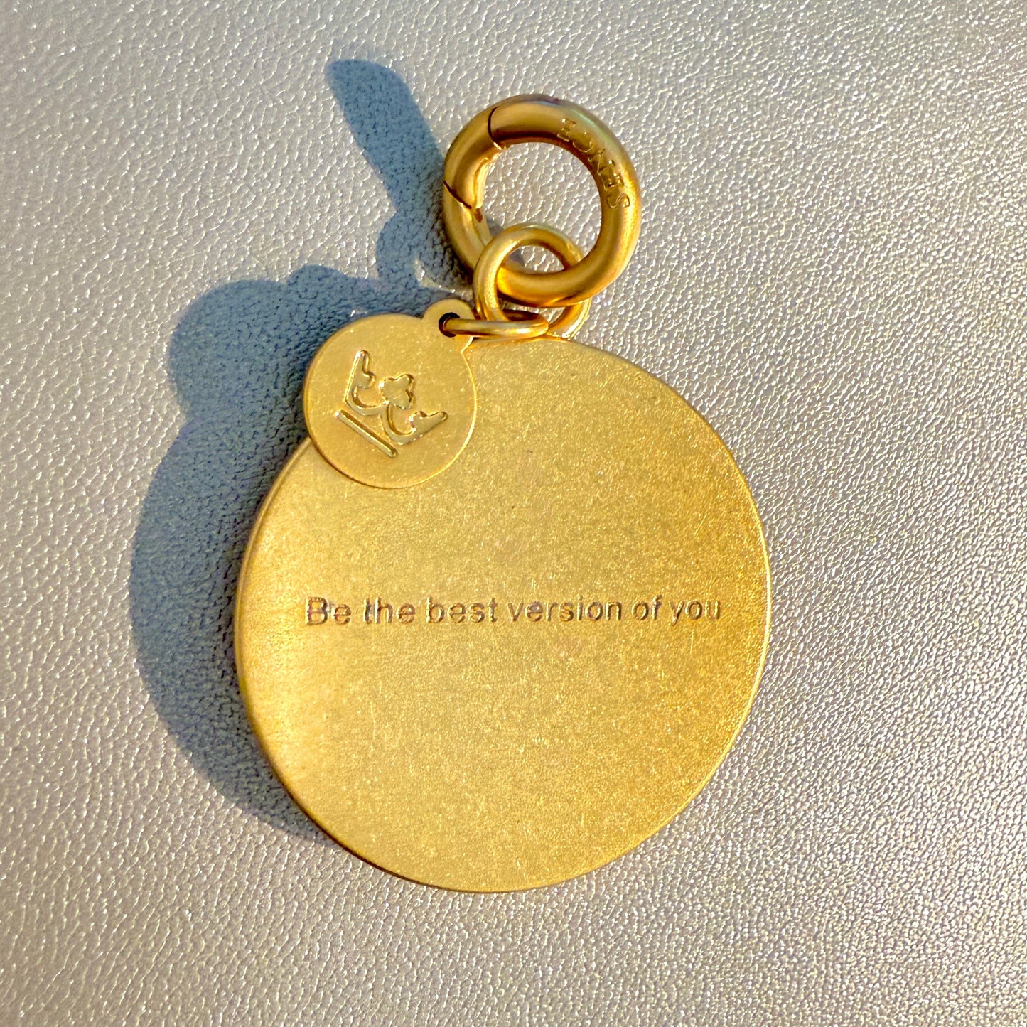 Essentials Disc Charm - Rosenquarz matt vergoldet