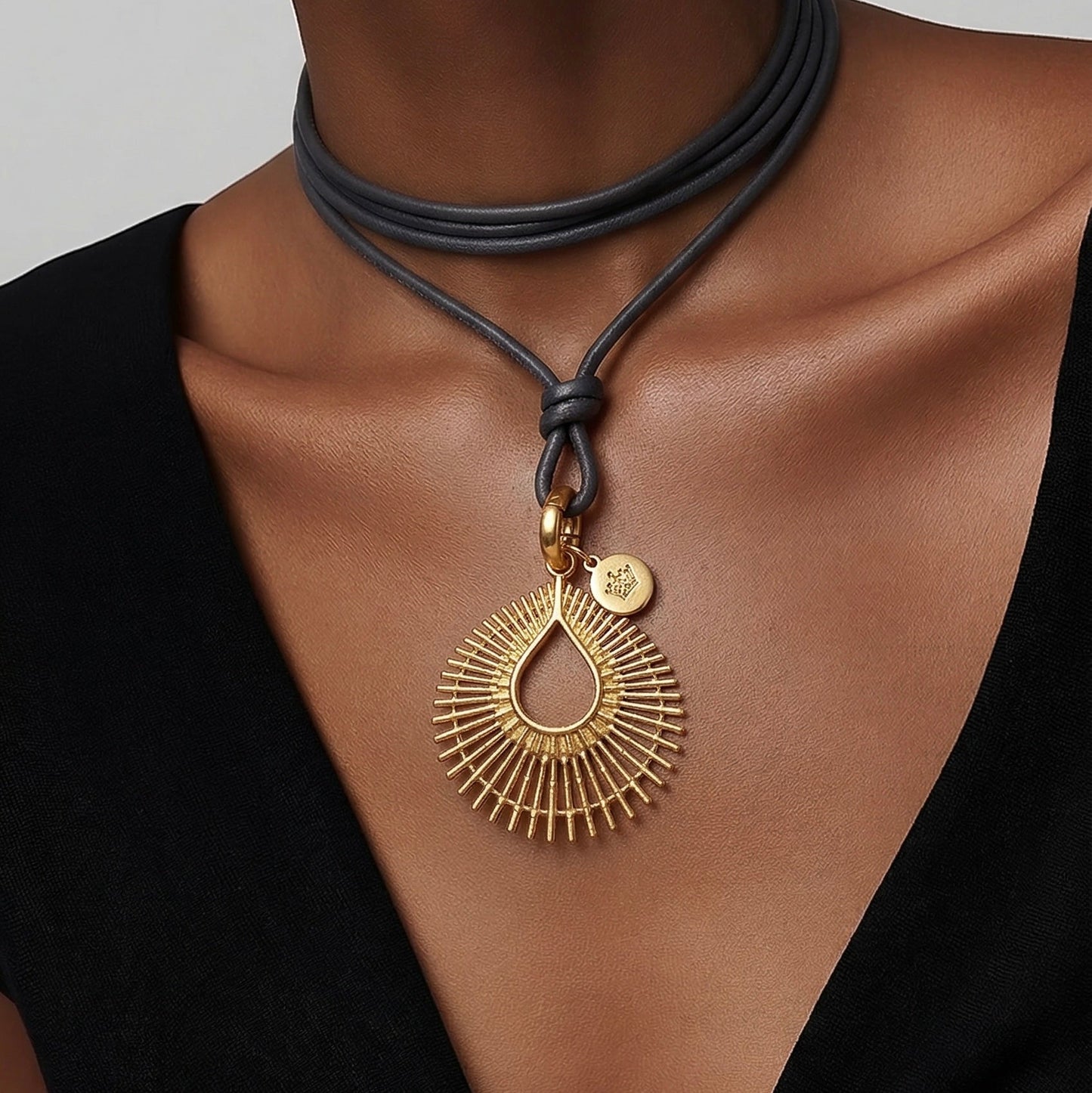 MIRA Charm - Matt gold plated