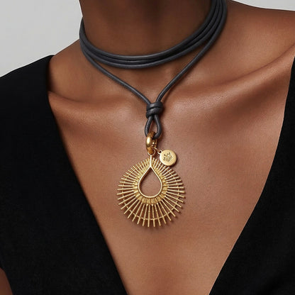 MIRA Charm - Matt gold plated