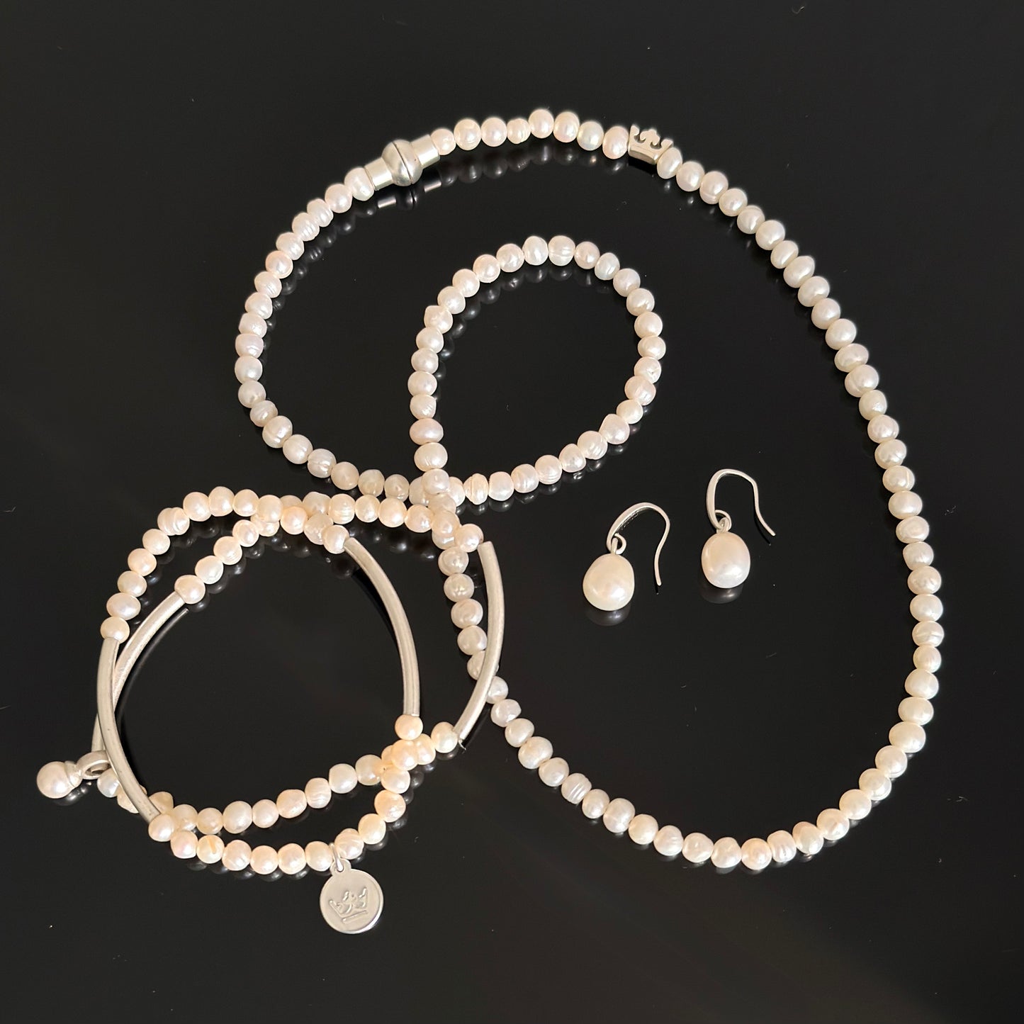 Essentials Hippie Bracelet & Necklace - Freshwater Pearls matt gold plated