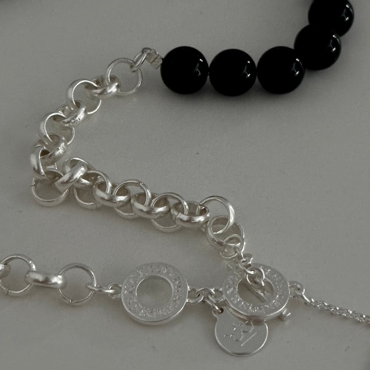 Berry Necklace - Black agate matt silver plated