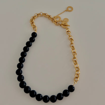 Berry Necklace - Black agate matt gold plated