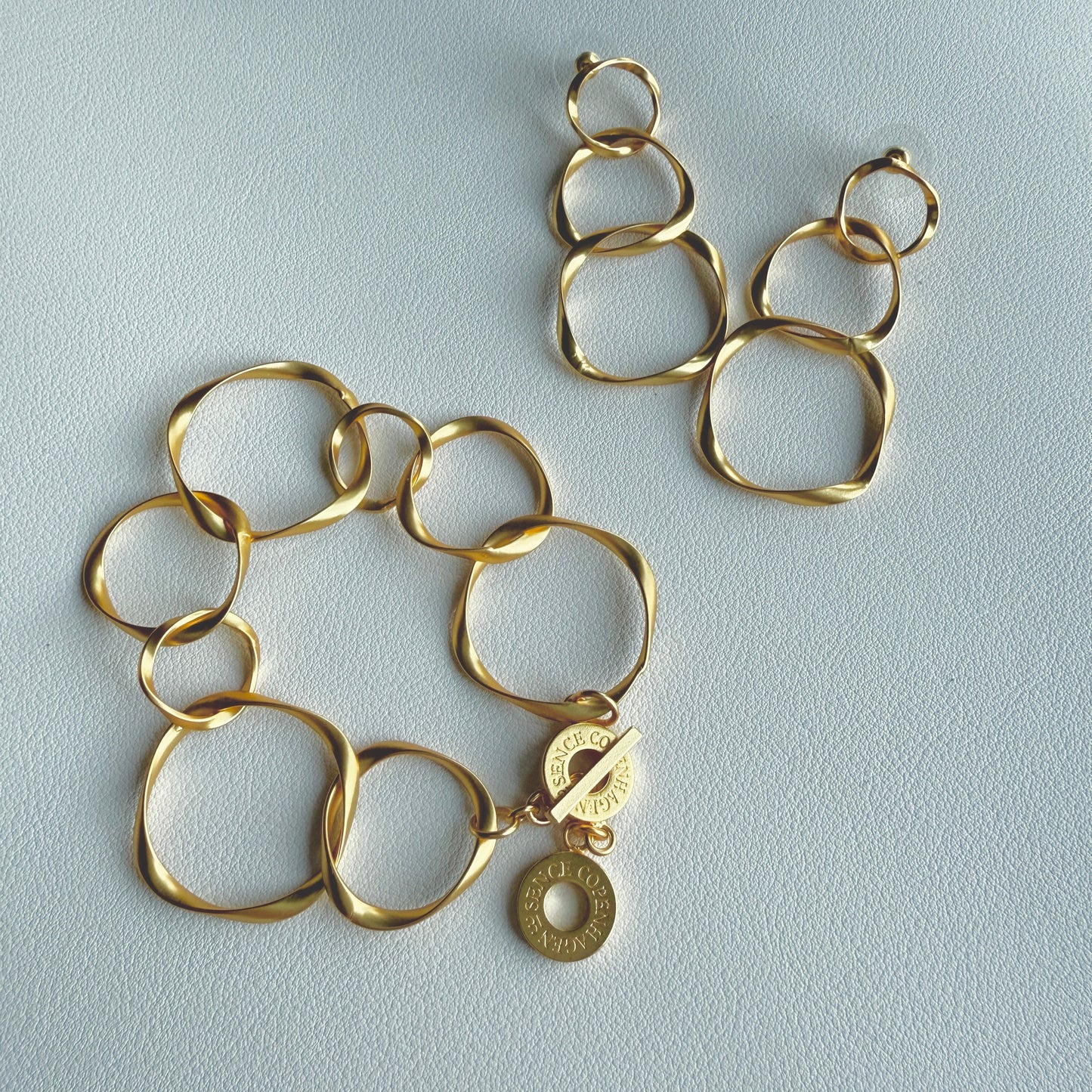 DIVA Ohrringe - Matt vergoldet