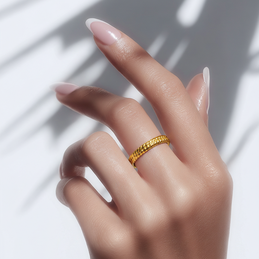 Amelie Ring - Matte gold plated size 9