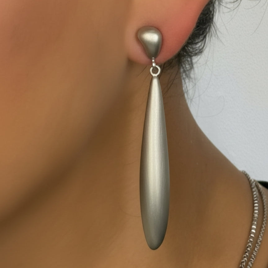 Lange Soft Line Mara Ohrringe matt versilbert