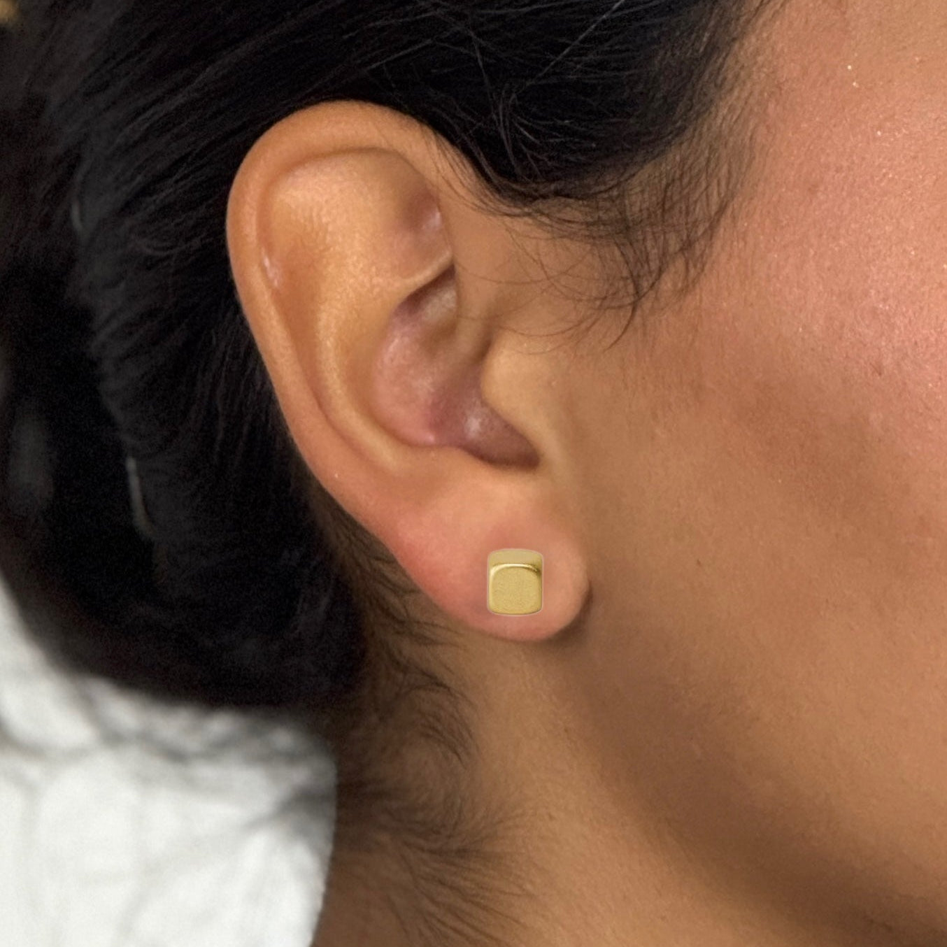 Essentials Solitude - Ohrstecker matt vergoldet