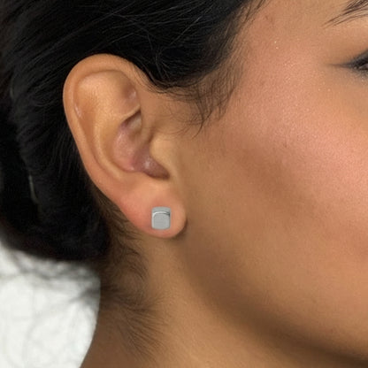 Essentials Solitude - Ohrstecker matt versilbert